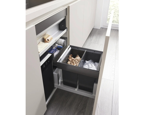 Système de tri des déchets avec deux bacs dans un meuble de cuisine