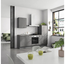 Moderne Küche mit grauen Schränken, Dunstabzugshaube und Elektroherd in heller Wohnung.