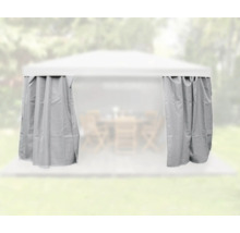 Graue Vorhänge an einem Pavillon