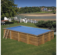 Aufstellpool mit Holzverkleidung und Poolabdeckung im Garten
