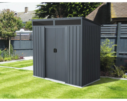 Gartenschuppen aus Metall auf Rasenfläche