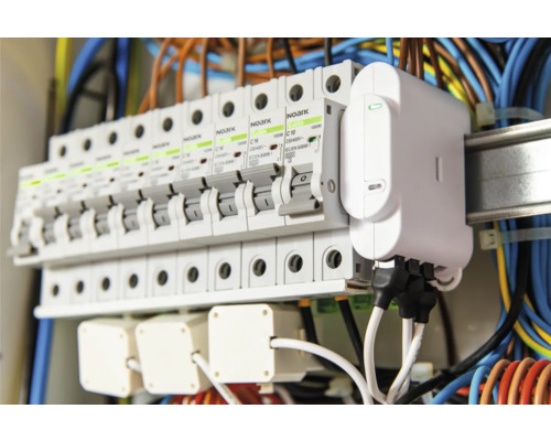 Disjoncteur avec unité de mesure installée dans l''armoire électrique