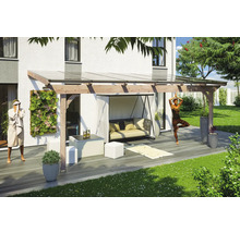 Terrasse mit Überdachung, Schaukel und Dekoration im Garten