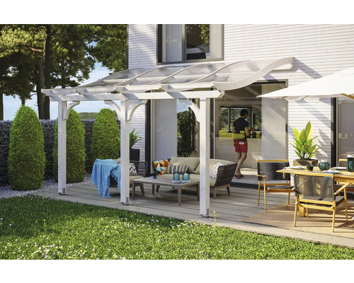 Terrasse avec pergola en bois, coin salon et toit
