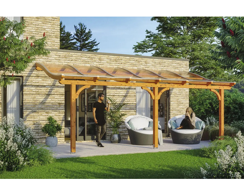 Toiture pour terrasses Skanholz Venezia 541 x 239 cm, chêne clair Toit de terrasse en bois avec toit transparent et deux personnes dans le jardin