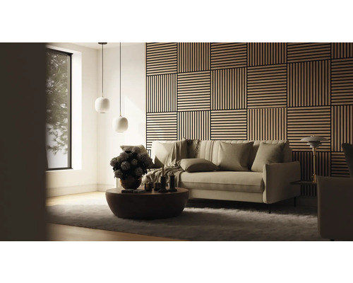 Wohnzimmer mit Sofa, Couchtisch, Holzpaneelwand und Pendelleuchten