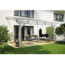 Terrasse mit Terrassenüberdachung, Sitzgruppe und Grill