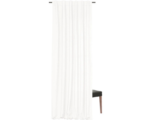 Weißer Vorhang mit Faltenbandaufhängung an Gardinenstange