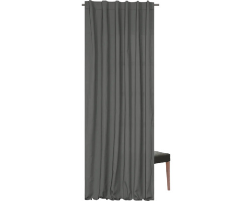 Grauer Vorhang mit Faltenaufhängung an Gardinenstange