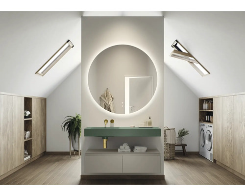 Modernes Badezimmer im Dachgeschoss mit rundem Spiegel, Waschbecken und Waschmaschine