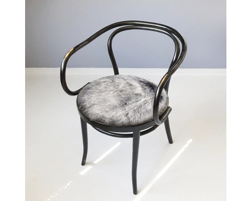 Chaise en bois courbé avec revêtement en fourrure