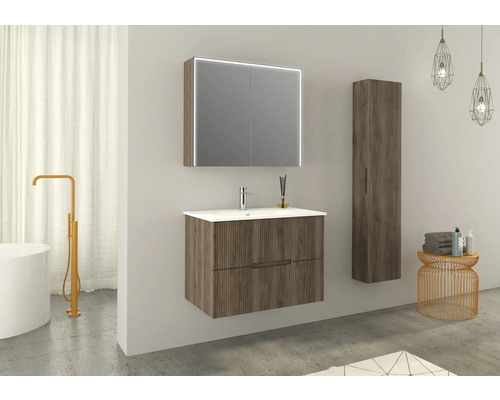 Modernes Badezimmer mit Waschtischunterschrank, Spiegelschrank und Hochschrank