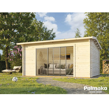 Gartenhaus aus Holz mit Schiebetüren und Gartenmöbeln im Garten