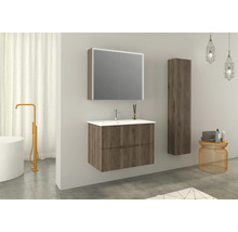 Badezimmer mit Waschtischunterschrank, Spiegelschrank mit Beleuchtung und Hochschrank in Holzoptik