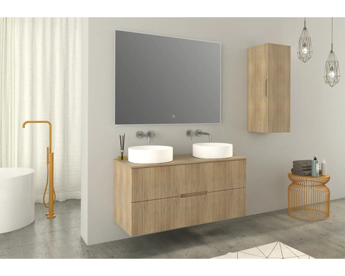 Salle de bains avec meuble sous-lavabo, lavabo à poser, miroir et armoire haute