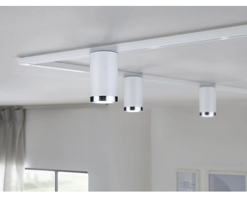 Deckenleuchte mit drei Strahlern an einer Schiene