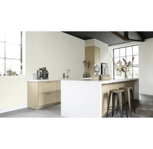 Cuisine lumineuse avec îlot central et tabourets de bar