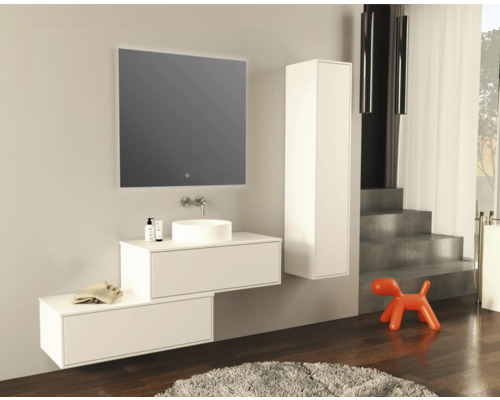 Modernes Badezimmer mit weißem Waschtisch, Aufsatzwaschbecken und Spiegel