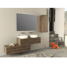 Modernes Badezimmer mit Doppelwaschbecken, Spiegel, Unterschrank und Hochschrank