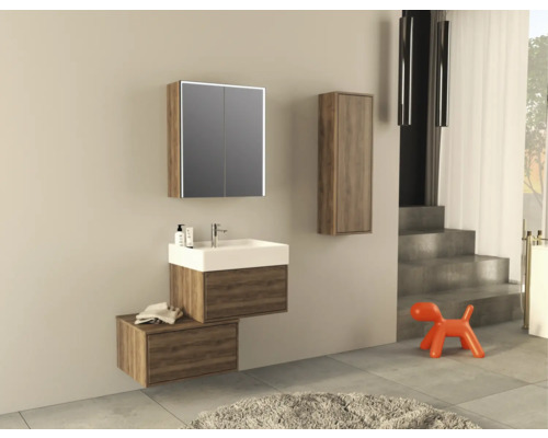 Modernes Badezimmer mit Waschbecken, Spiegelschrank und Hochschrank in Holzoptik