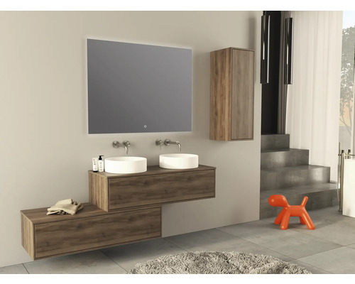 Salle de bains avec double vasque, miroir, meuble sous-vasque et armoire suspendue aspect bois