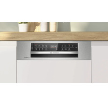 Lave-vaisselle intégrable avec panneau de commande et logo Bosch.
