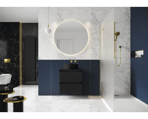 Modernes Badezimmer mit Waschtisch, Spiegel mit Beleuchtung und Dusche.