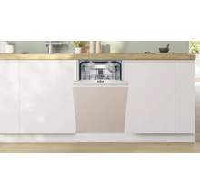 Lave-vaisselle intégré dans une cuisine moderne