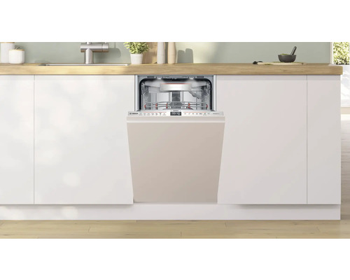 Lave-vaisselle intégré dans une cuisine moderne