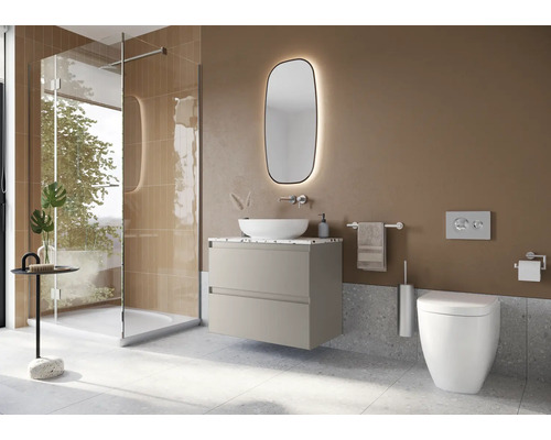 Salle de bain moderne avec douche, lavabo, miroir et toilettes