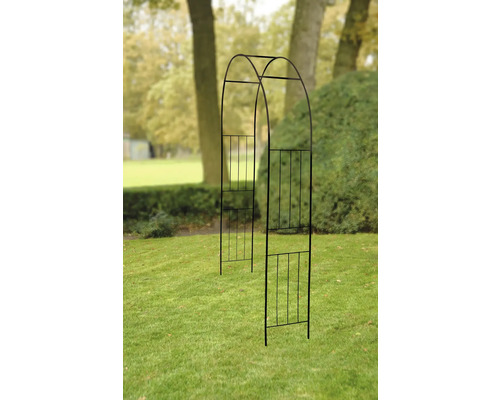 Gartenbogen aus Metall im Aussenbereich