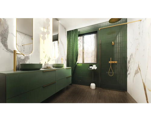 Badezimmer mit grünen Möbeln, Dusche und Marmorwänden