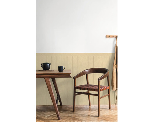 Salle à manger avec table en bois, chaise et panneaux muraux dans l''intérieur