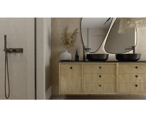 Salle de bain avec meuble-lavabo, deux lavabos et miroirs