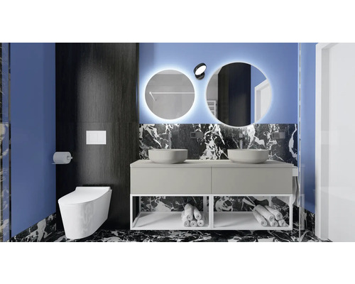 Modernes Badezimmer mit Doppelwaschtisch, runden Spiegeln mit Beleuchtung und wandhängendem WC.