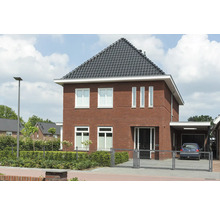 Einfamilienhaus mit Garage und Vorgarten
