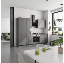 Komplette Küche mit Küchenschränken, Dunstabzugshaube und Herd in modernem Design