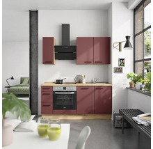 Cuisine moderne avec armoires de cuisine, hotte aspirante et cuisinière électrique dans une pièce lumineuse.