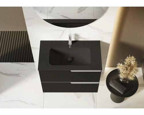 Modernes Badezimmer mit Waschbeckenunterschrank und Spiegel