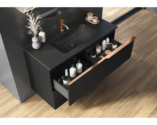 Waschtischunterschrank mit geöffneter Schublade im Badezimmer