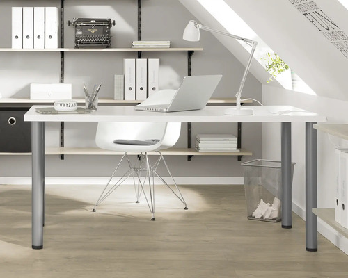 Bureau lumineux avec bureau, chaise et étagères