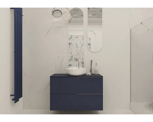 Modernes Badezimmer mit Waschtischunterschrank, Waschbecken und Handtuchheizkörper