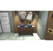 Salle de bains avec meuble-lavabo double, deux miroirs et panneaux de bois verticaux
