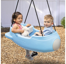 Kinderschaukel in Flugzeugform mit zwei Kindern im Garten.