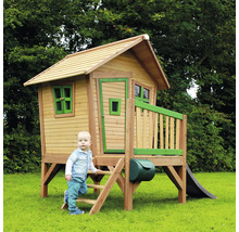 Spielhaus aus Holz mit Rutsche und Briefkasten im Garten