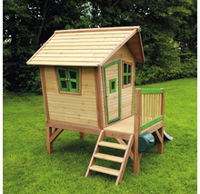Holzspielhaus mit Veranda und Rutsche im Garten