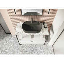 Salle de bains moderne avec vasque à poser noire, meuble sous-lavabo et miroir