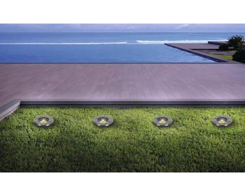 Spots au sol dans le jardin avec vue sur la mer