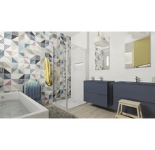 Badezimmer mit Dusche, Badewanne, Waschbeckenunterschränken und gemusterten Fliesen