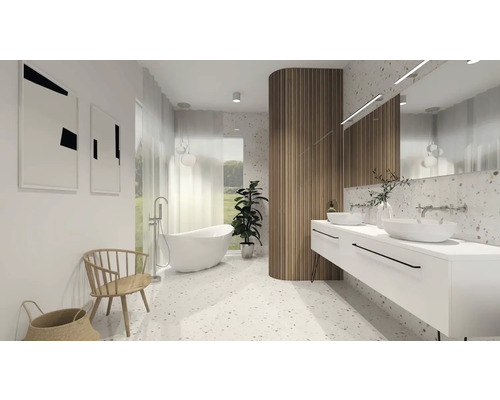 Salle de bain lumineuse avec baignoire, meuble-lavabo, miroir et siège